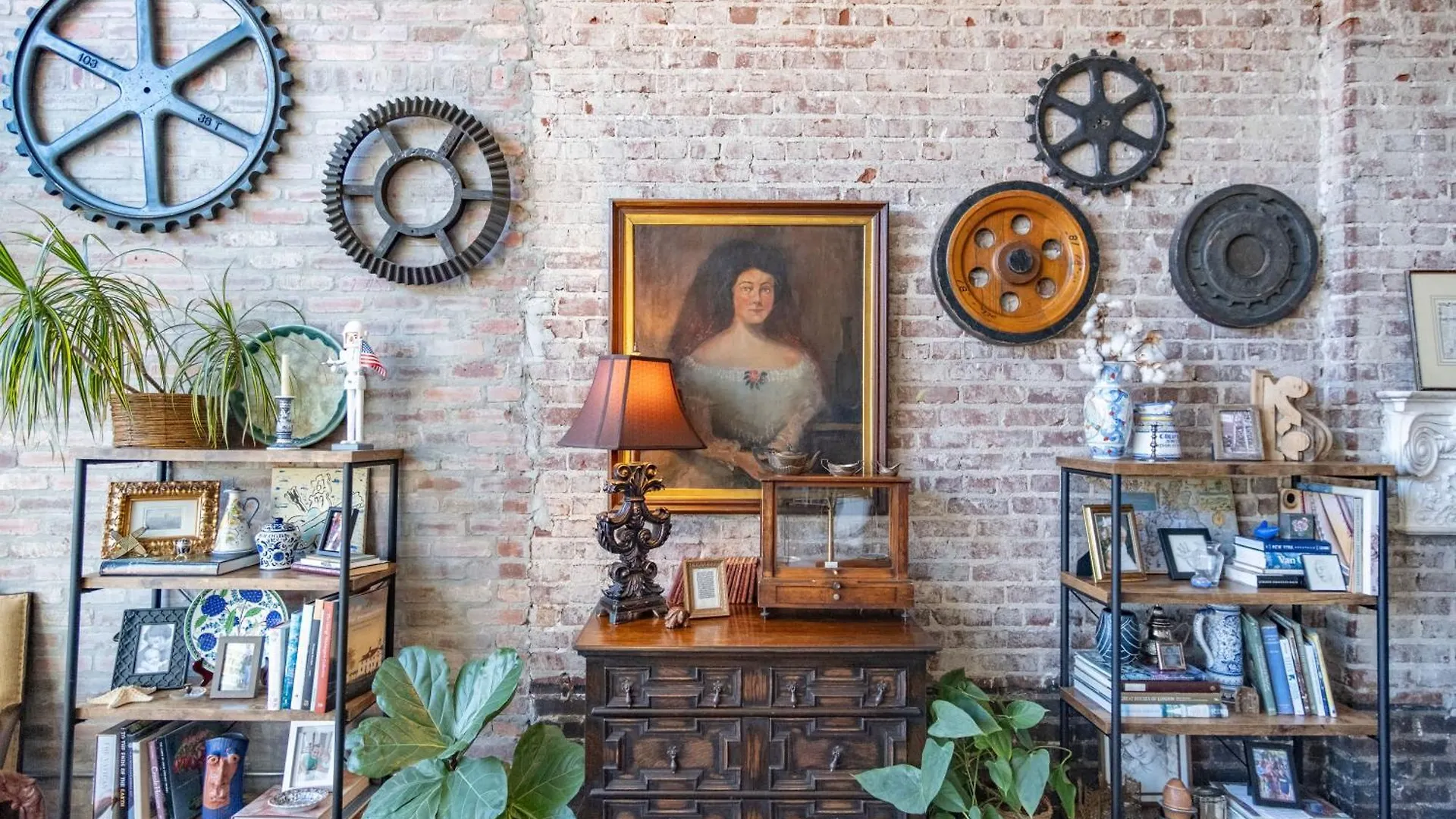 Elegant Downtown Memphis Loft - Walk To Beale St! Apartment