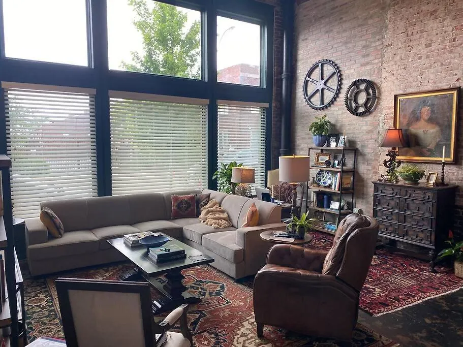 Elegant Downtown Memphis Loft - Walk To Beale St! Apartment